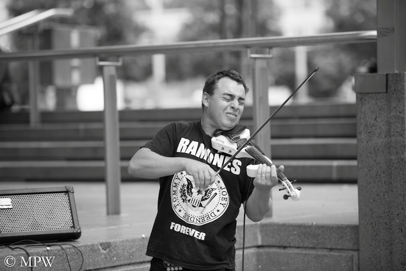 Auckland City street photo, Queent St, black and white